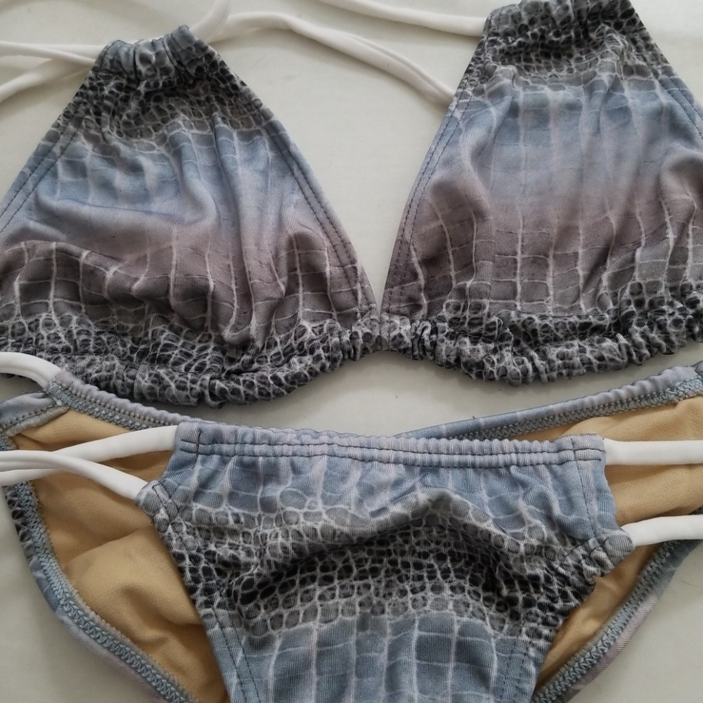 Bikini - Picture 4 of 4